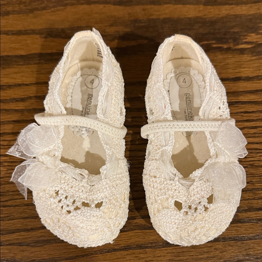OshKosh B'gosh Cream Crochet Dress Shoes